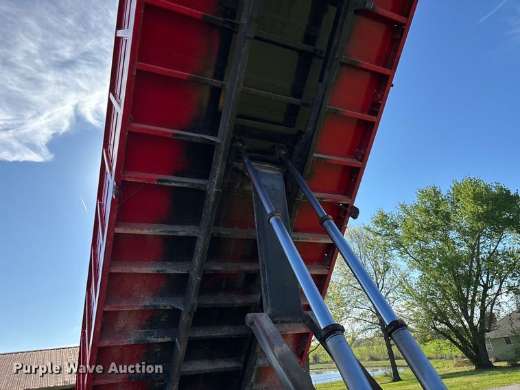 image for item FG0234 1990 GMC C7 grain truck