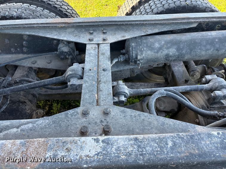 image for item FG0234 1990 GMC C7 grain truck