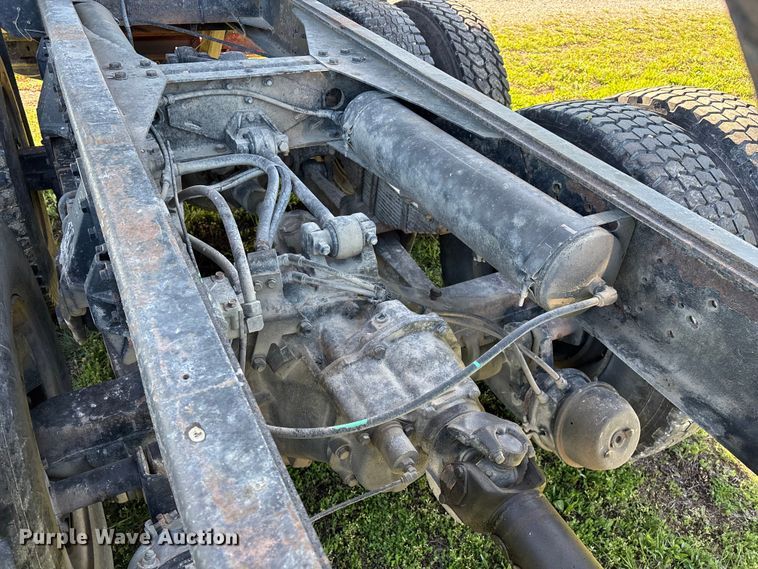 image for item FG0234 1990 GMC C7 grain truck