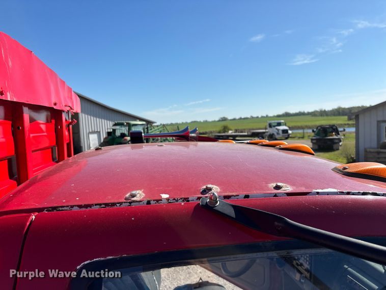 image for item FG0234 1990 GMC C7 grain truck