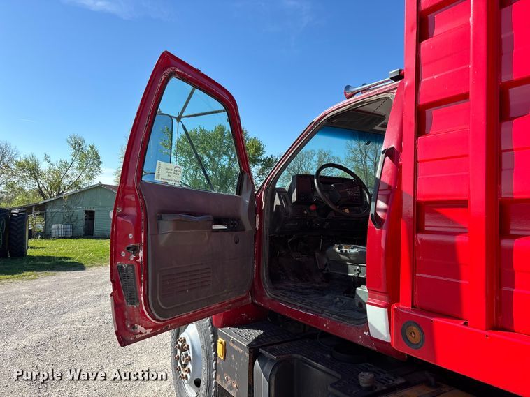 image for item FG0234 1990 GMC C7 grain truck