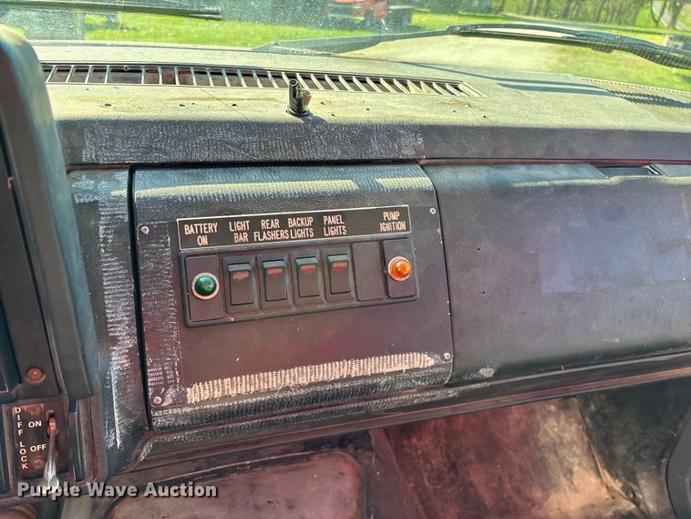 image for item FG0234 1990 GMC C7 grain truck