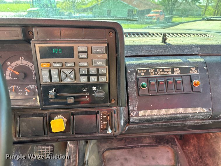 image for item FG0234 1990 GMC C7 grain truck