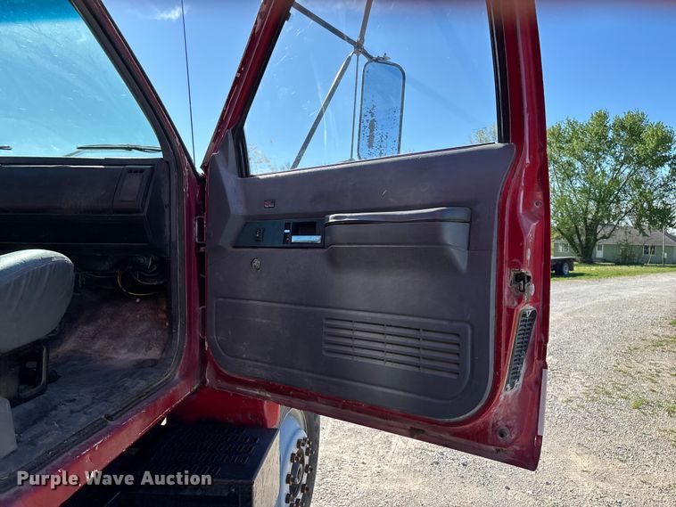 image for item FG0234 1990 GMC C7 grain truck