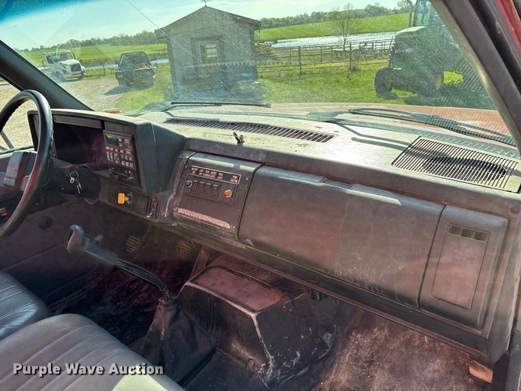 image for item FG0234 1990 GMC C7 grain truck