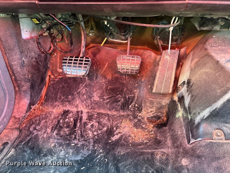 image for item FG0234 1990 GMC C7 grain truck