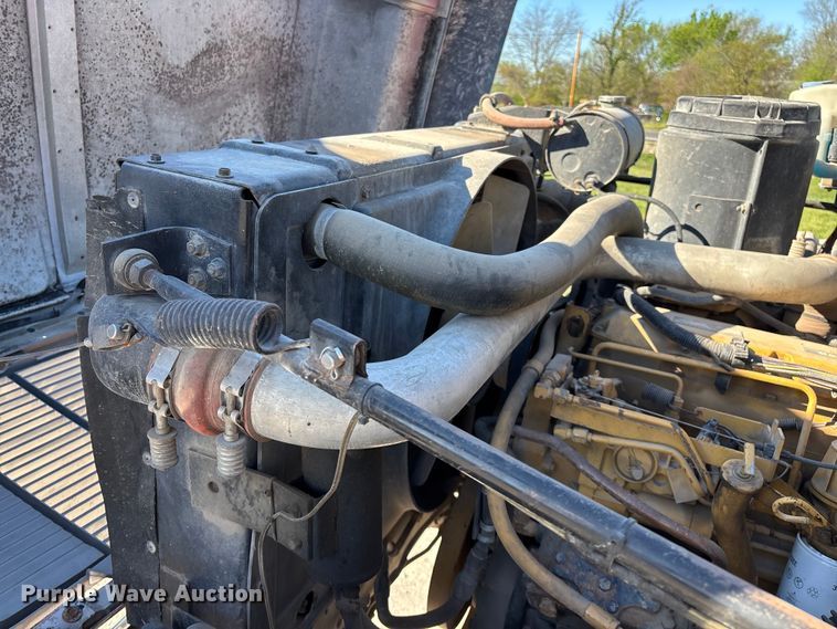 image for item FG0234 1990 GMC C7 grain truck