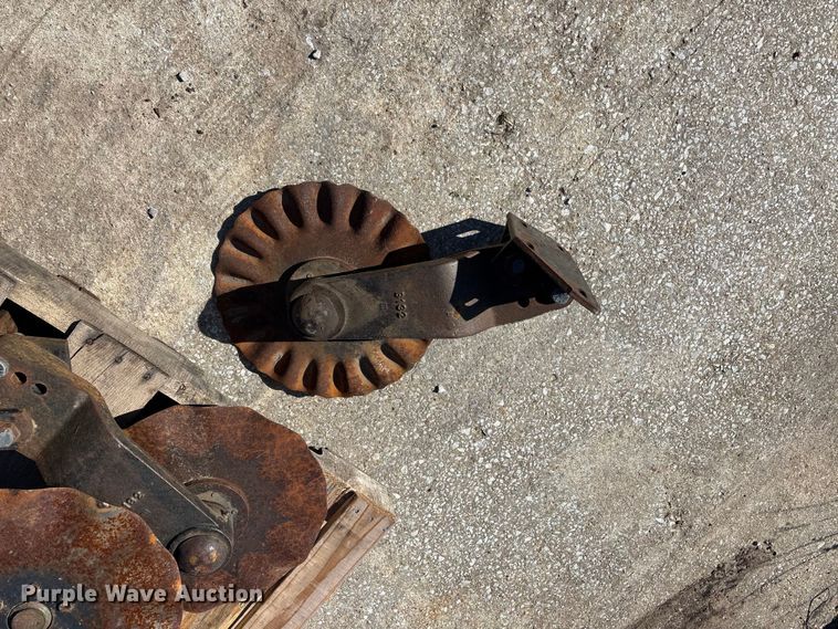 image for item FG0237 (13) no-till coulters