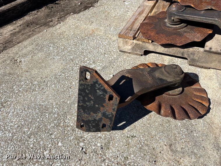 image for item FG0237 (13) no-till coulters