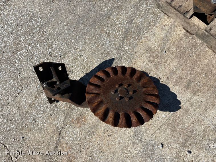 image for item FG0237 (13) no-till coulters