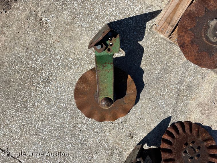 image for item FG0237 (13) no-till coulters