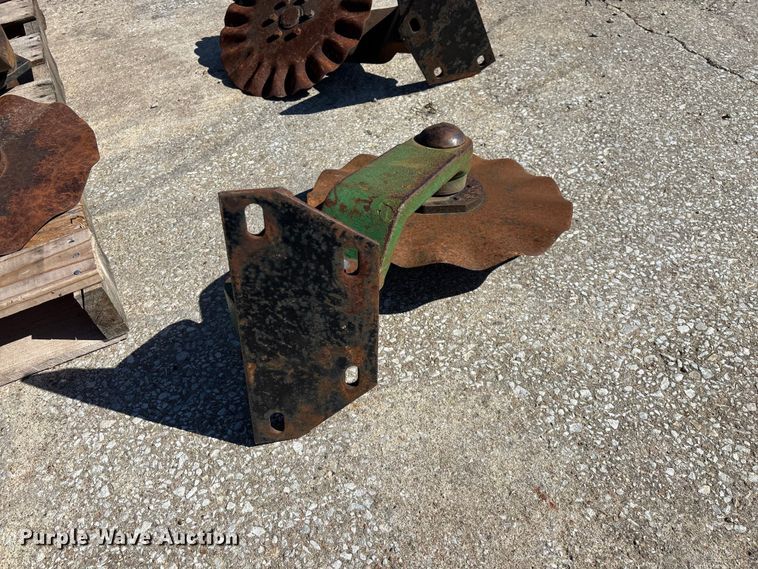 image for item FG0237 (13) no-till coulters