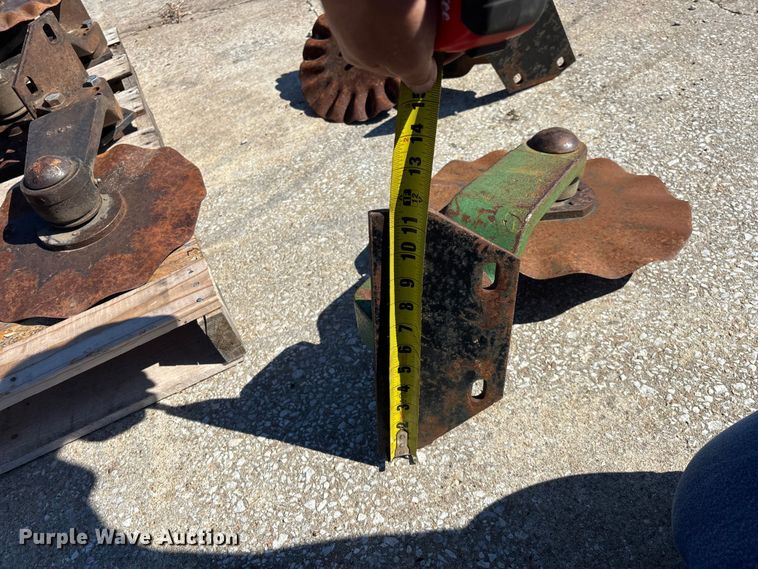 image for item FG0237 (13) no-till coulters