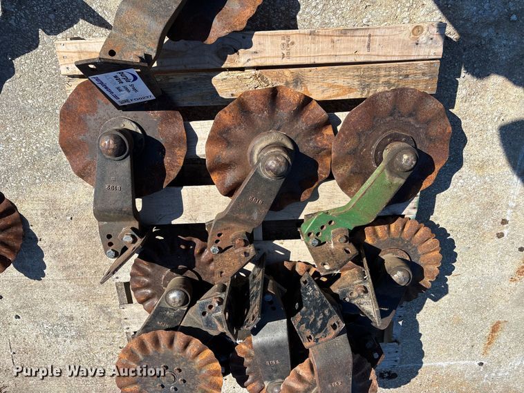 image for item FG0237 (13) no-till coulters