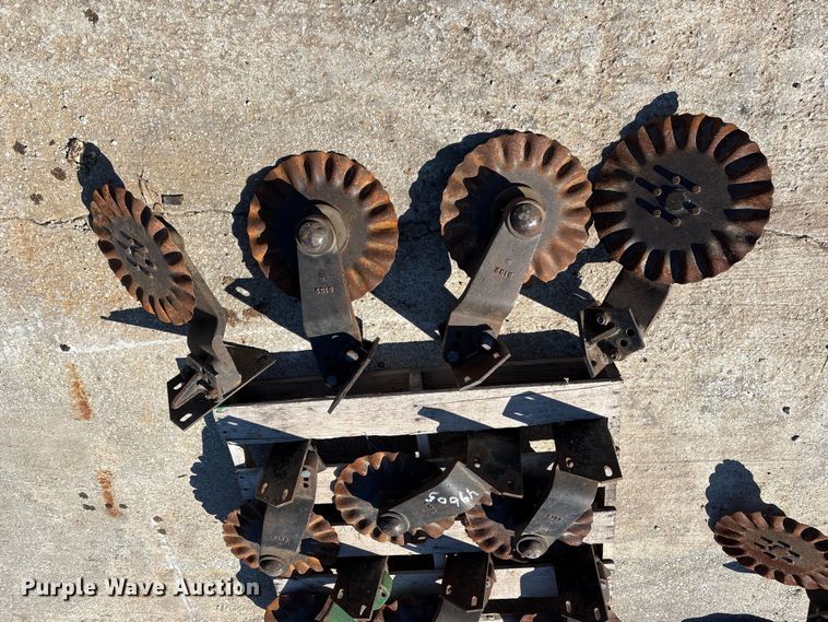 image for item FG0237 (13) no-till coulters