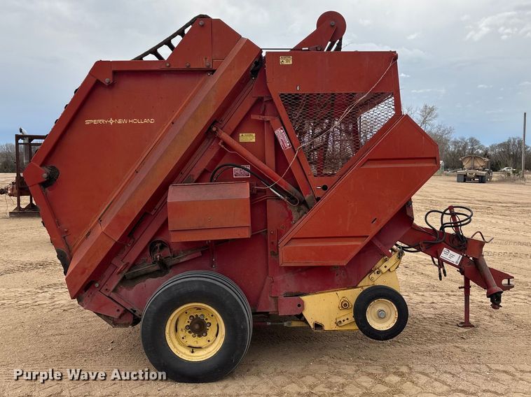 image for item FG2893 New Holland 851 round baler