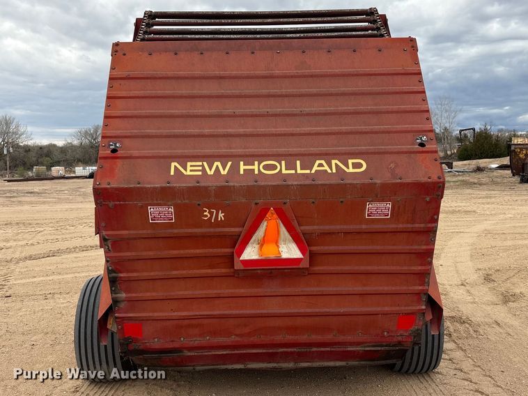 image for item FG2893 New Holland 851 round baler
