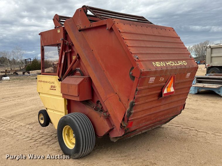image for item FG2893 New Holland 851 round baler