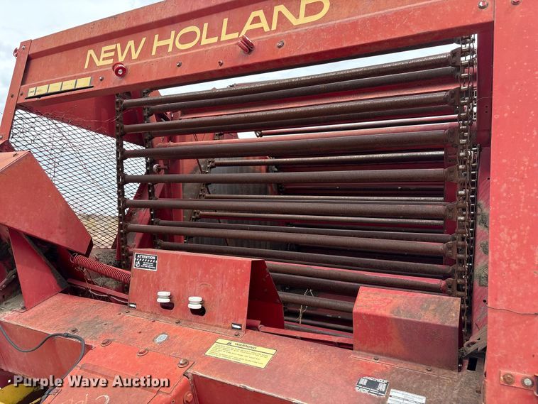 image for item FG2893 New Holland 851 round baler