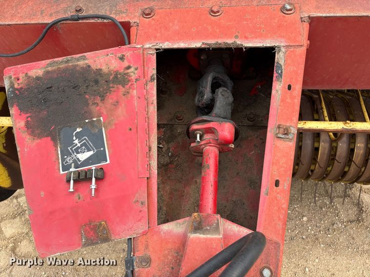 image for item FG2893 New Holland 851 round baler