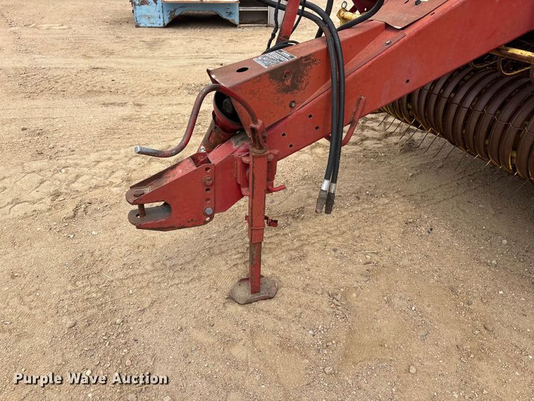 image for item FG2893 New Holland 851 round baler