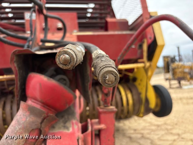 image for item FG2893 New Holland 851 round baler
