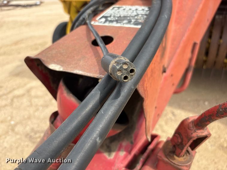 image for item FG2893 New Holland 851 round baler