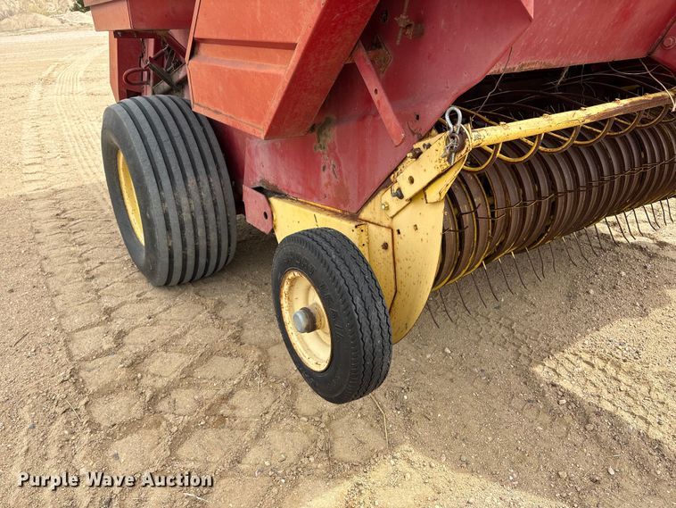 image for item FG2893 New Holland 851 round baler