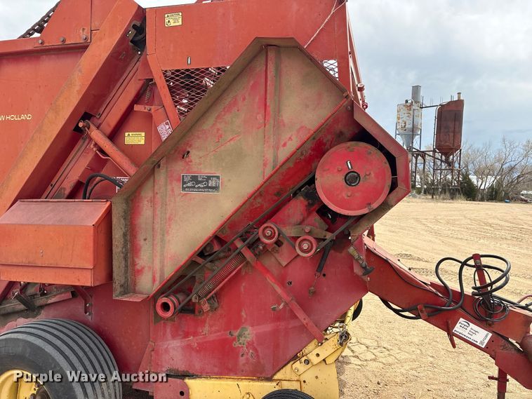 image for item FG2893 New Holland 851 round baler