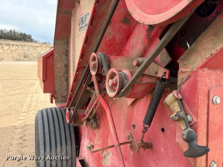 image for item FG2893 New Holland 851 round baler