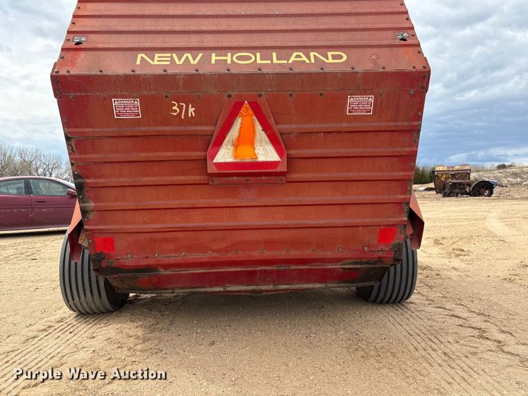 image for item FG2893 New Holland 851 round baler