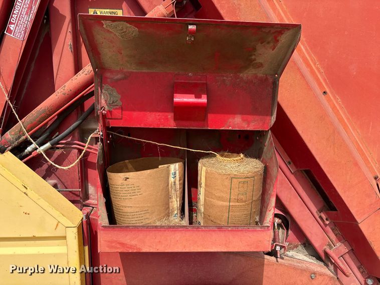 image for item FG2893 New Holland 851 round baler
