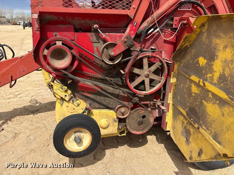 image for item FG2893 New Holland 851 round baler