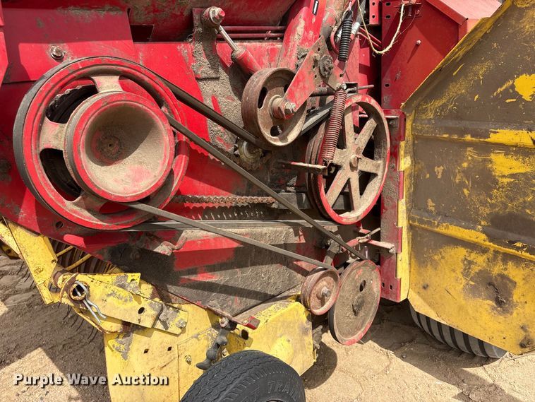 image for item FG2893 New Holland 851 round baler