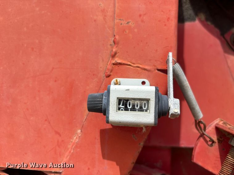 image for item FG2893 New Holland 851 round baler