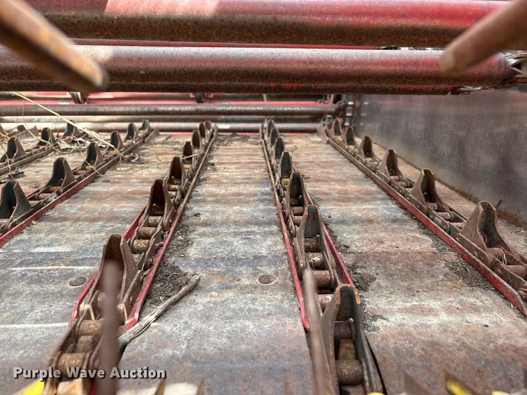 image for item FG2893 New Holland 851 round baler