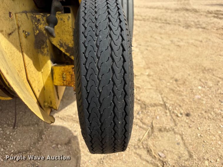 image for item FG2893 New Holland 851 round baler