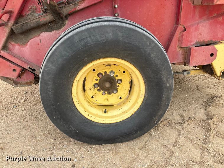 image for item FG2893 New Holland 851 round baler