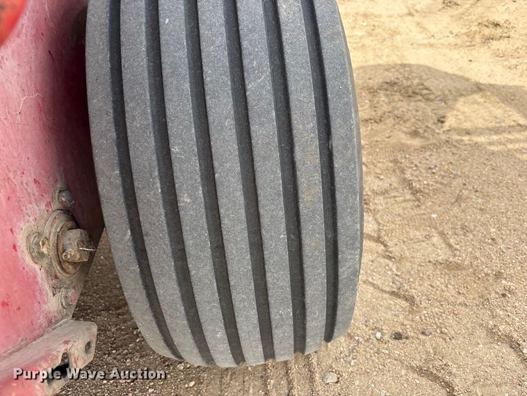 image for item FG2893 New Holland 851 round baler