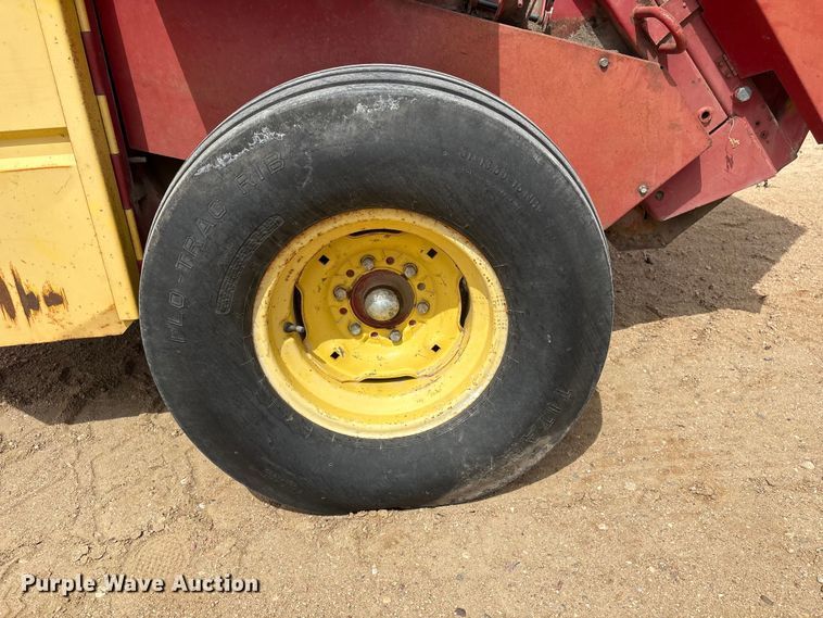 image for item FG2893 New Holland 851 round baler