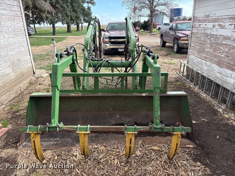image for item FG2895 John Deere 158 loader with grapple
