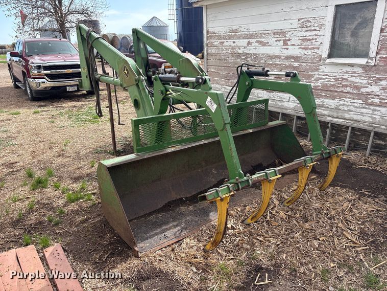 image for item FG2895 John Deere 158 loader with grapple