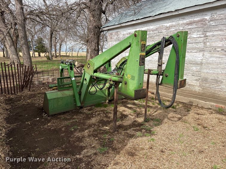 image for item FG2895 John Deere 158 loader with grapple