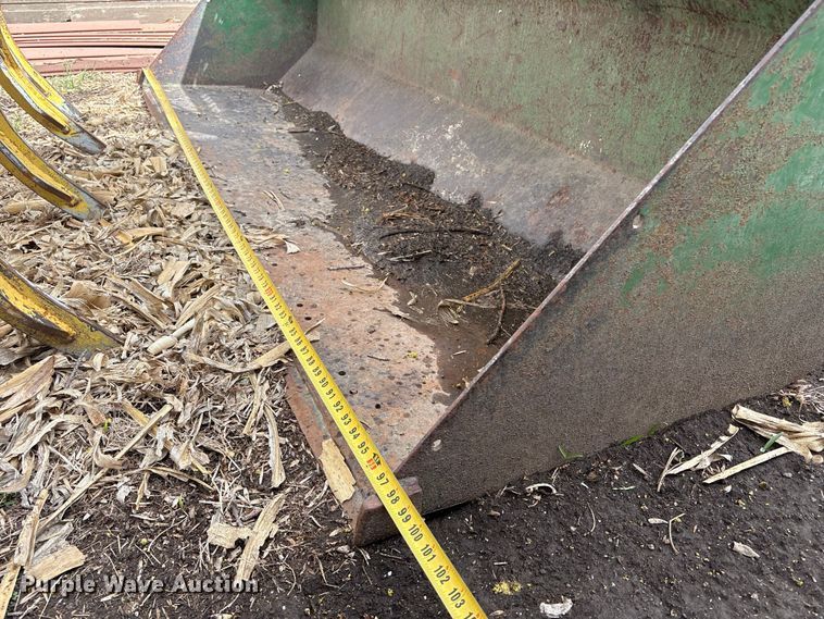 image for item FG2895 John Deere 158 loader with grapple