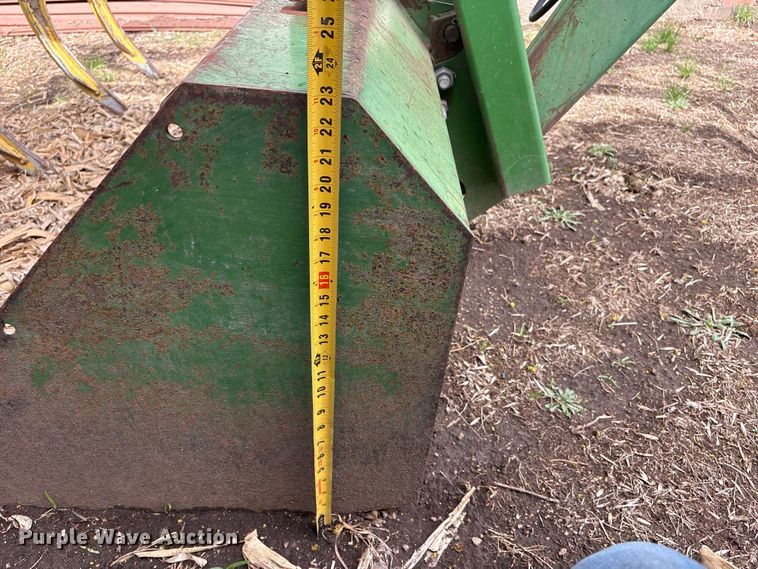 image for item FG2895 John Deere 158 loader with grapple