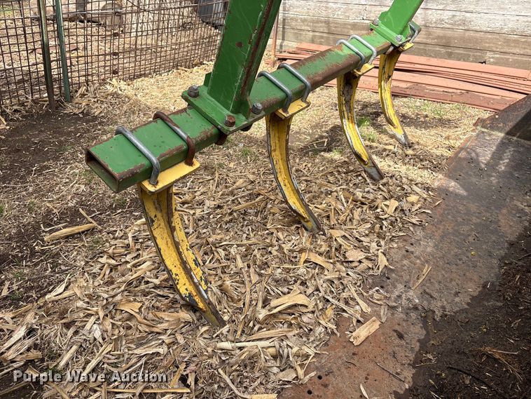 image for item FG2895 John Deere 158 loader with grapple