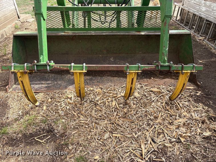 image for item FG2895 John Deere 158 loader with grapple