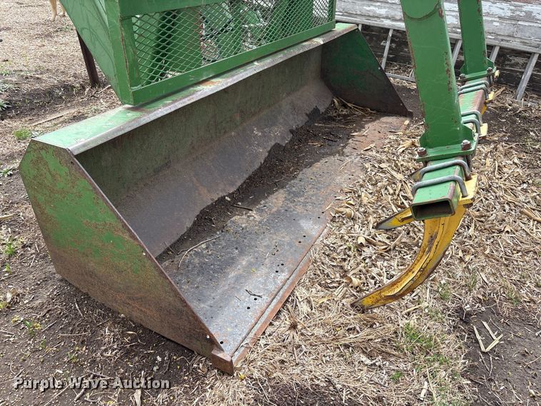 image for item FG2895 John Deere 158 loader with grapple