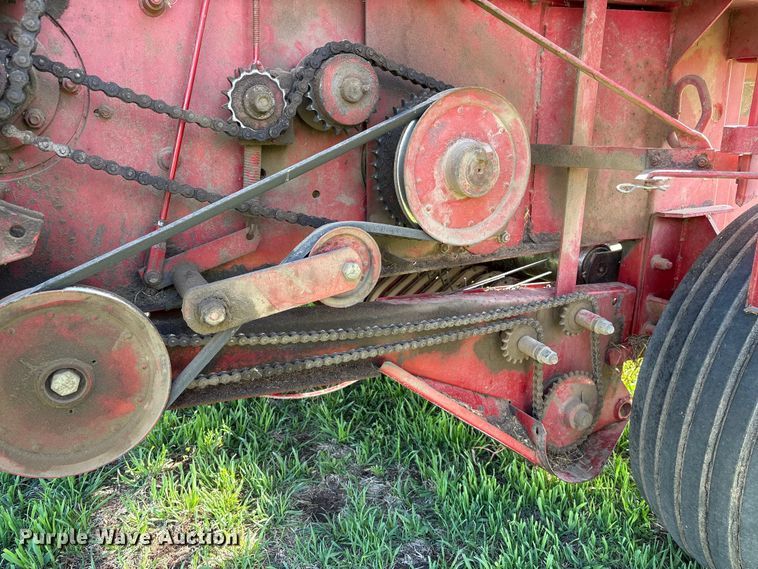 image for item FG2897 Case IH 8465A round baler