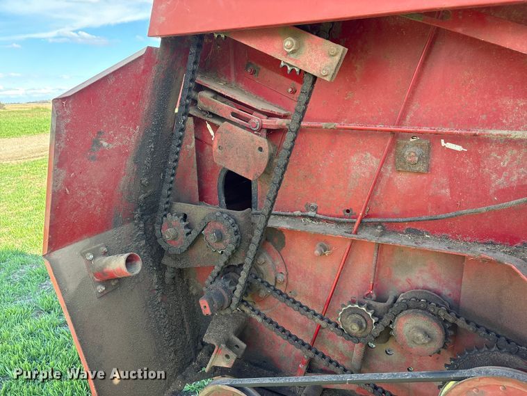 image for item FG2897 Case IH 8465A round baler